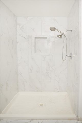 2463 Mulberry Square 13, Bloomfield Hills, MI 48302