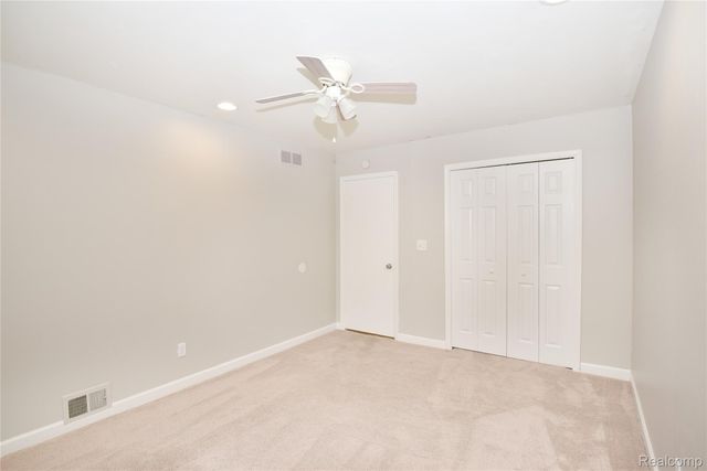 2463 Mulberry Square 13, Bloomfield Hills, MI 48302