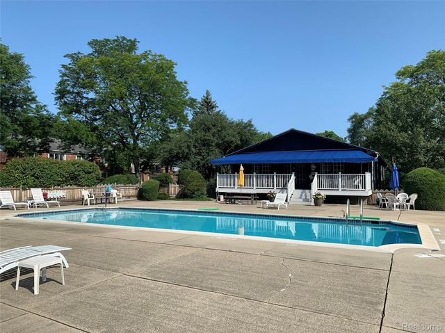 2463 Mulberry Square 13, Bloomfield Hills, MI 48302