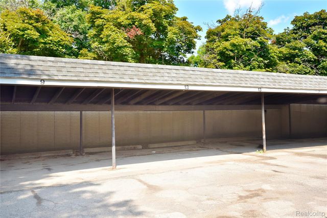 2463 Mulberry Square 13, Bloomfield Hills, MI 48302