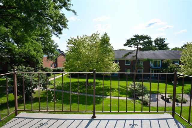 2463 Mulberry Square 13, Bloomfield Hills, MI 48302