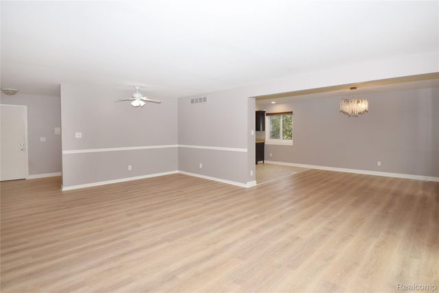 2463 Mulberry Square 13, Bloomfield Hills, MI 48302