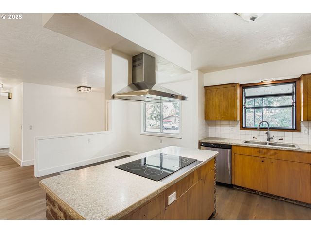 660 Ne 20TH Ave, Canby, OR 97013