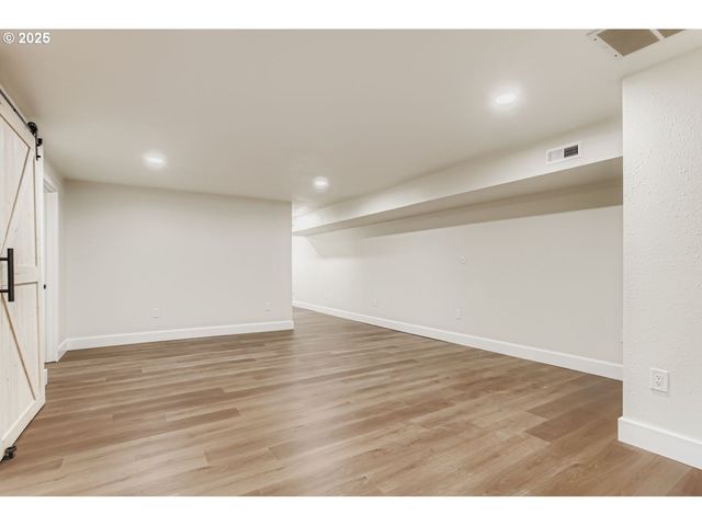 660 Ne 20TH Ave, Canby, OR 97013