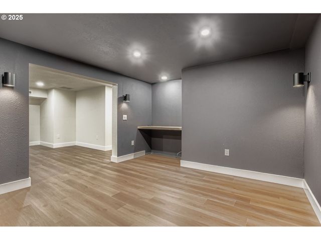 660 Ne 20TH Ave, Canby, OR 97013