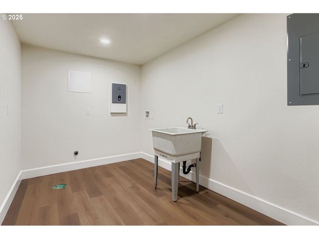 660 Ne 20TH Ave, Canby, OR 97013