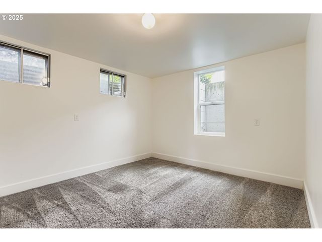 660 Ne 20TH Ave, Canby, OR 97013