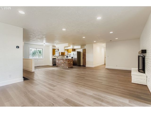 660 Ne 20TH Ave, Canby, OR 97013