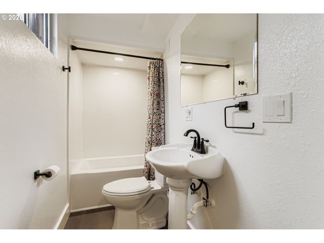 660 Ne 20TH Ave, Canby, OR 97013