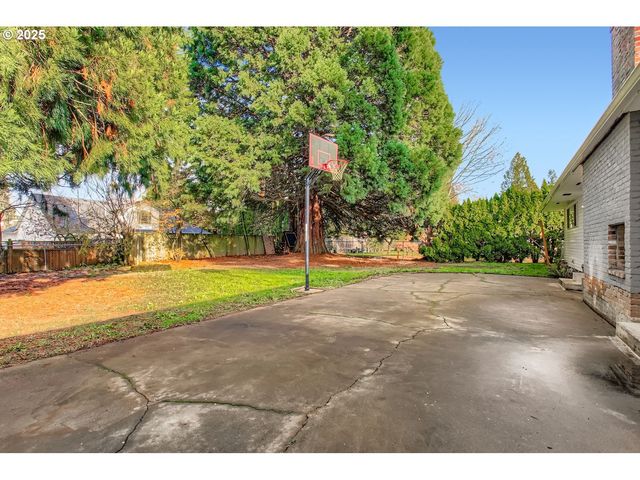 660 Ne 20TH Ave, Canby, OR 97013