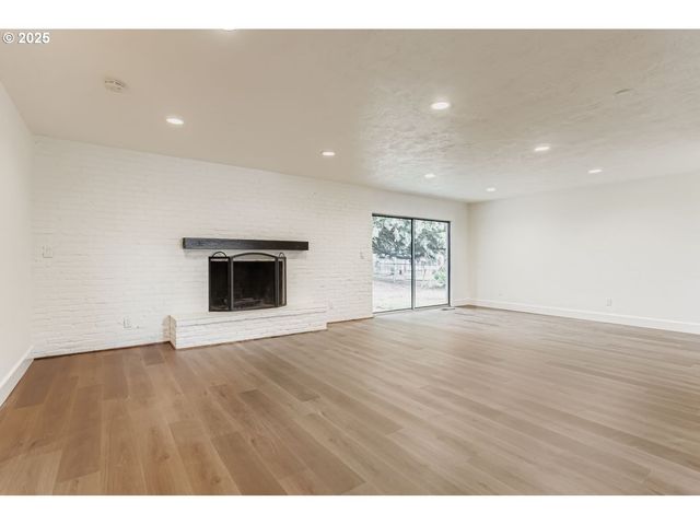 660 Ne 20TH Ave, Canby, OR 97013