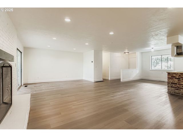 660 Ne 20TH Ave, Canby, OR 97013