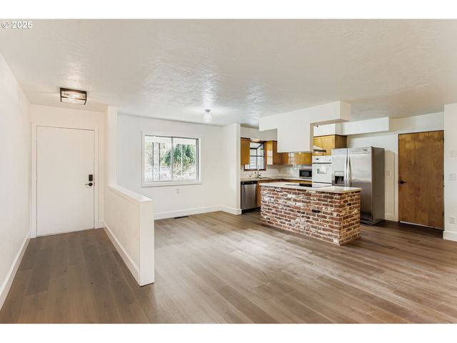 660 Ne 20TH Ave, Canby, OR 97013