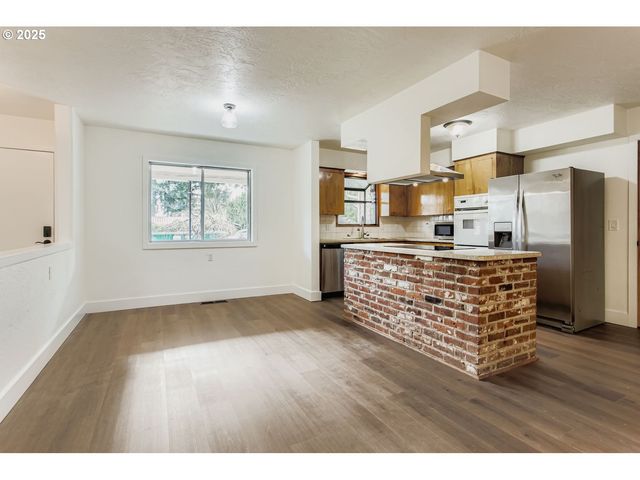 660 Ne 20TH Ave, Canby, OR 97013