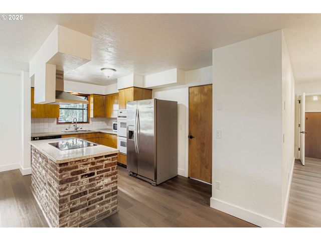 660 Ne 20TH Ave, Canby, OR 97013