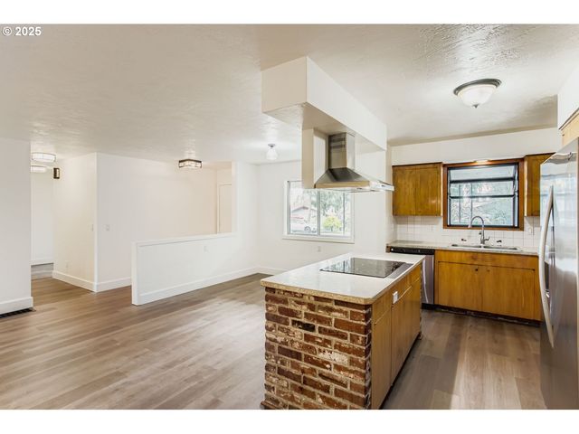 660 Ne 20TH Ave, Canby, OR 97013