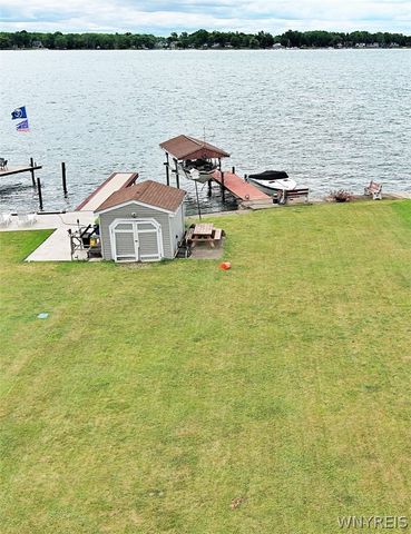 8641 Rivershore Drive, Niagara Falls, NY 14304