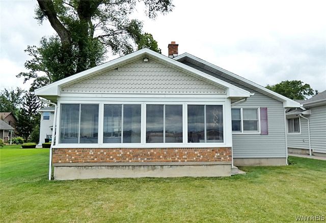 8641 Rivershore Drive, Niagara Falls, NY 14304