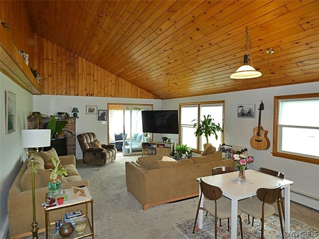 8641 Rivershore Drive, Niagara Falls, NY 14304