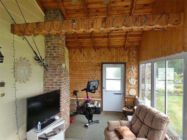 8641 Rivershore Drive, Niagara Falls, NY 14304