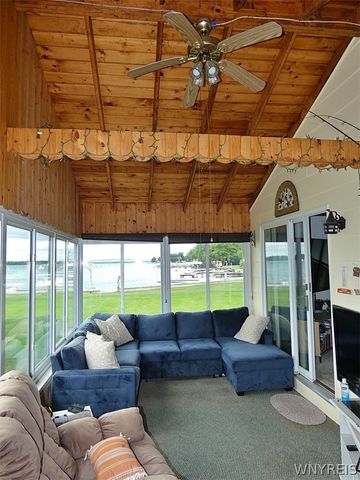 8641 Rivershore Drive, Niagara Falls, NY 14304