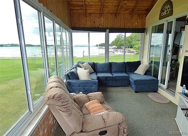 8641 Rivershore Drive, Niagara Falls, NY 14304