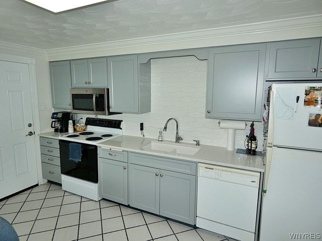 8641 Rivershore Drive, Niagara Falls, NY 14304