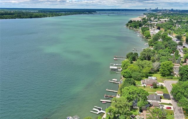 8641 Rivershore Drive, Niagara Falls, NY 14304
