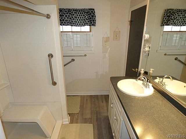 8641 Rivershore Drive, Niagara Falls, NY 14304
