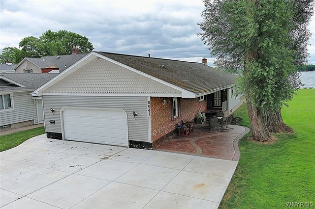 8641 Rivershore Drive, Niagara Falls, NY 14304