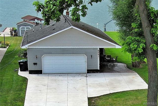 8641 Rivershore Drive, Niagara Falls, NY 14304