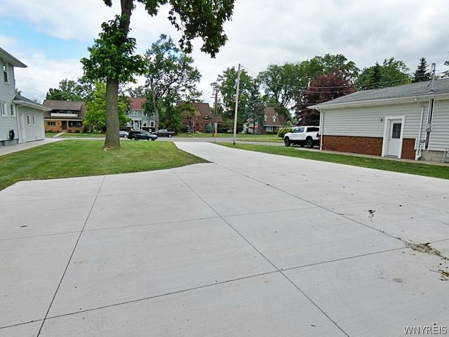 8641 Rivershore Drive, Niagara Falls, NY 14304