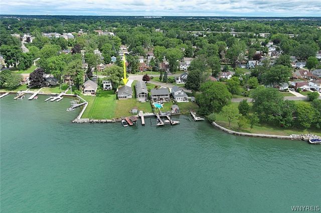 8641 Rivershore Drive, Niagara Falls, NY 14304