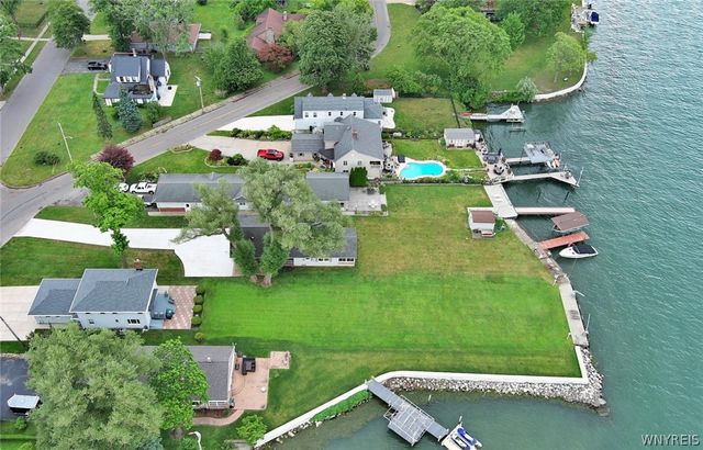 8641 Rivershore Drive, Niagara Falls, NY 14304