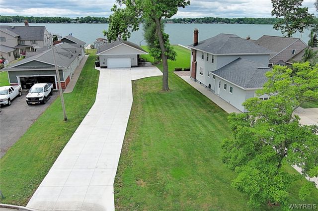 8641 Rivershore Drive, Niagara Falls, NY 14304
