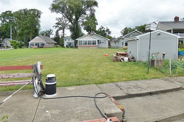 8641 Rivershore Drive, Niagara Falls, NY 14304