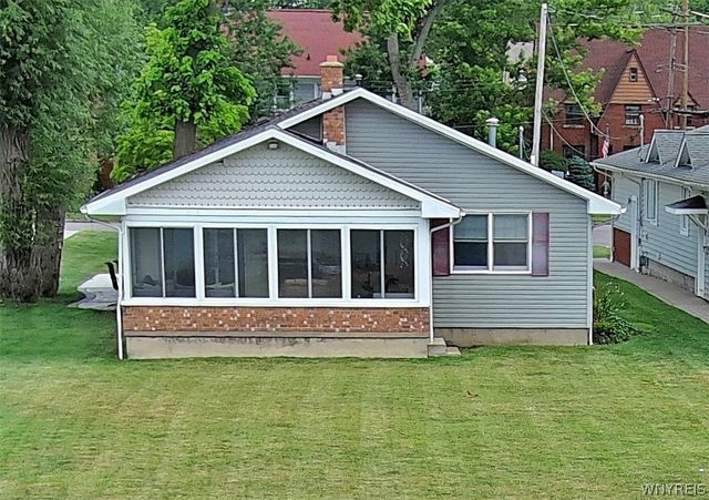 8641 Rivershore Drive, Niagara Falls, NY 14304