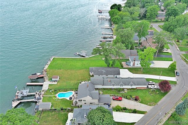 8641 Rivershore Drive, Niagara Falls, NY 14304