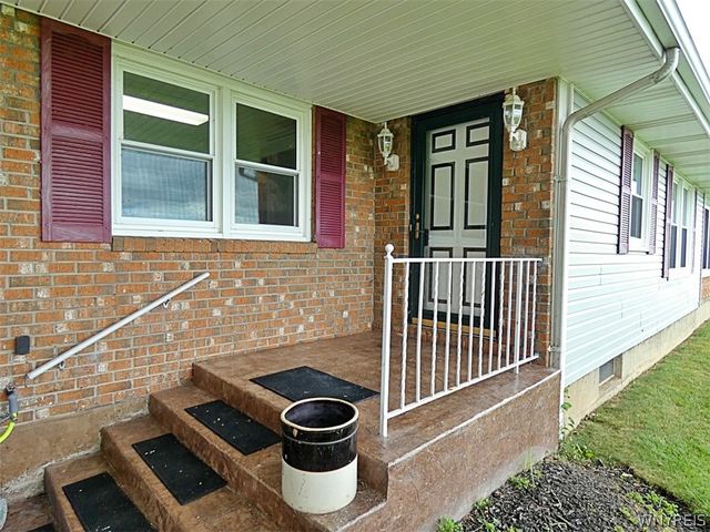 8641 Rivershore Drive, Niagara Falls, NY 14304