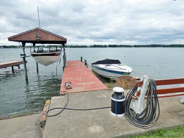8641 Rivershore Drive, Niagara Falls, NY 14304