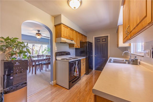 222 Glenview Dr, New Kensington, PA 15068