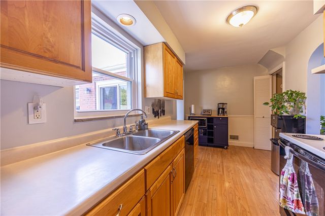 222 Glenview Dr, New Kensington, PA 15068