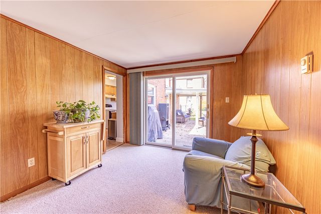 222 Glenview Dr, New Kensington, PA 15068