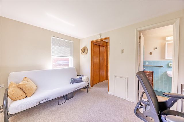 222 Glenview Dr, New Kensington, PA 15068