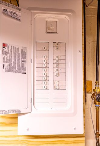 222 Glenview Dr, New Kensington, PA 15068