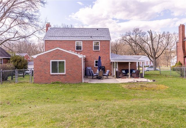 222 Glenview Dr, New Kensington, PA 15068