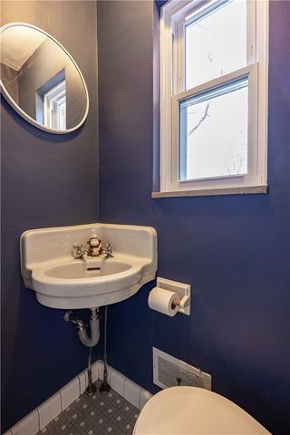 222 Glenview Dr, New Kensington, PA 15068