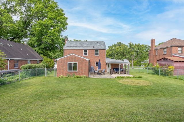 222 Glenview Dr, New Kensington, PA 15068