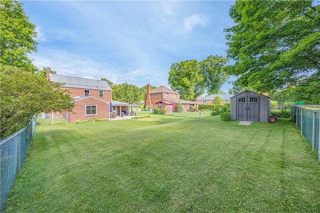 222 Glenview Dr, New Kensington, PA 15068