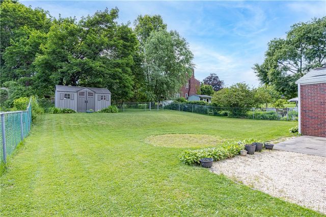 222 Glenview Dr, New Kensington, PA 15068